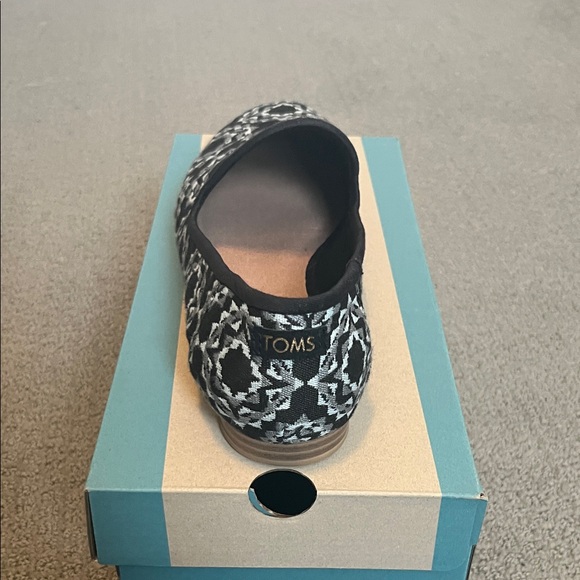 Toms Darcy Loafers - Picture 2 of 4